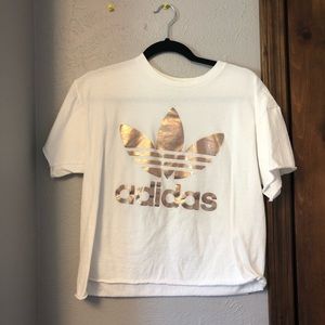 Cropped adidas t shirt